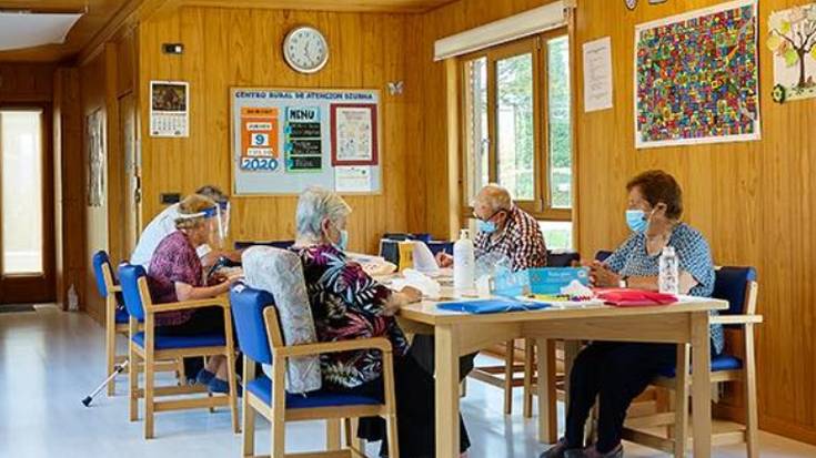 Aiarako Eguneko Arretarako Landa Zentroaren eskaintza ezagutzeko bi hitzordu antolatu dituzte