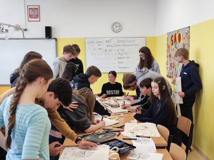 Varsoviako ikastetxean igaro 18 1776804854516