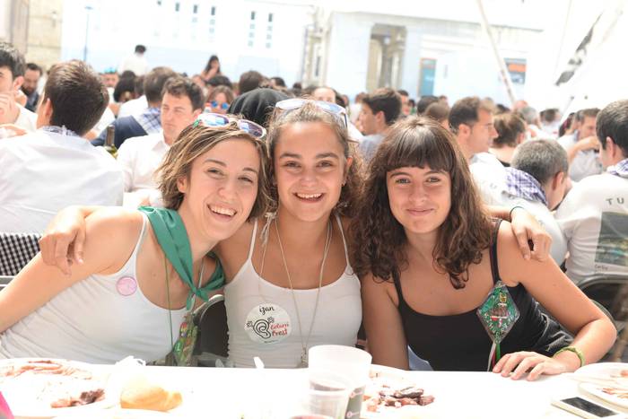 Aldai plaza txiki geratu da  70 1503894359561