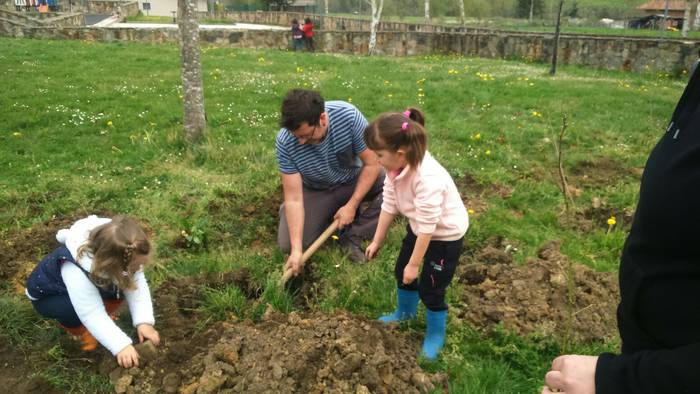 Elkarrekin aritu dira haur e 5 1489961266724