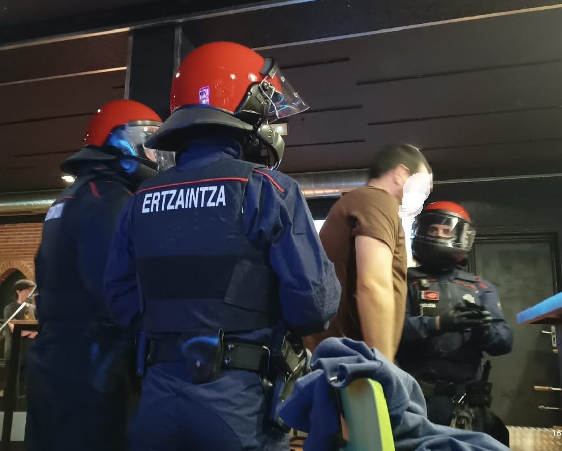 Sarekada berria egin zuen Ertzaintzak Laudioko taberna batean larunbatean