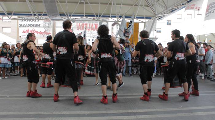 Suziria piztuta lehertu da j 48 1502803857507