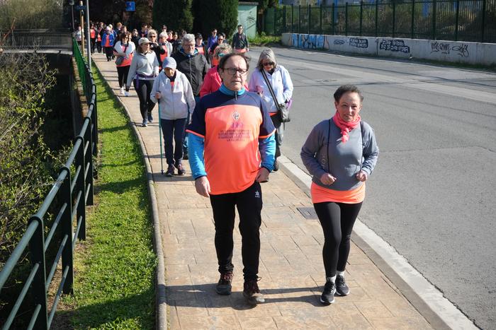 Ehunka lagunek parte hartu d 50 1774179278163