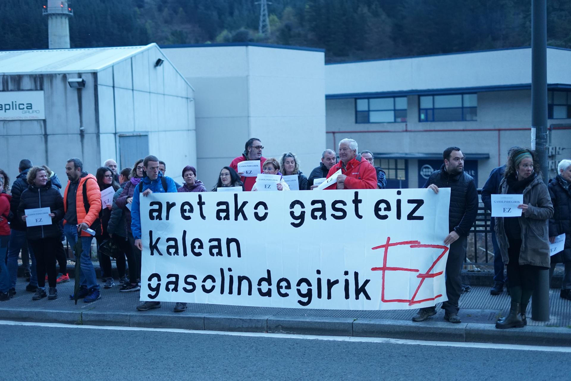 Aretan eraiki nahi duten gasolindegiaren kontra mobilizatuko dira berriro asteazken honetan