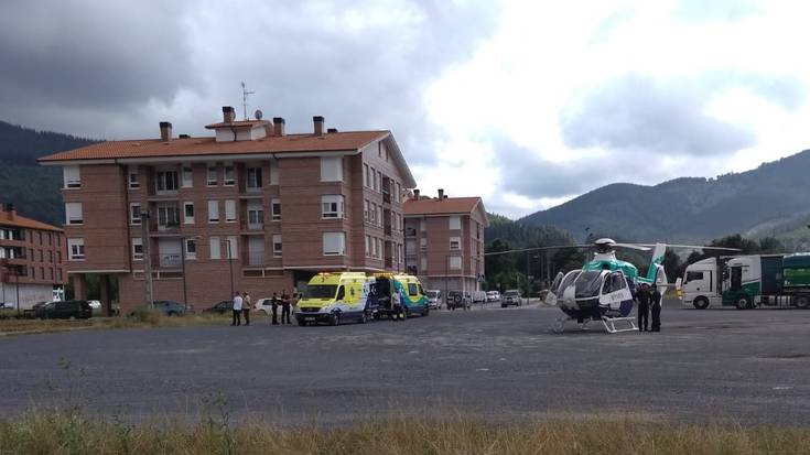 14 urteko txirrindulari batek kolpea jaso du eta helikopteroz eraman dute ospitalera