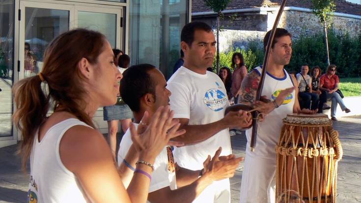 ARGAZKI BILDUMA: Capoeira ikuskizuna
