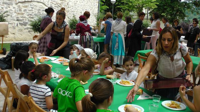 Dantza taldeak taldeak izan  12 1496038697454