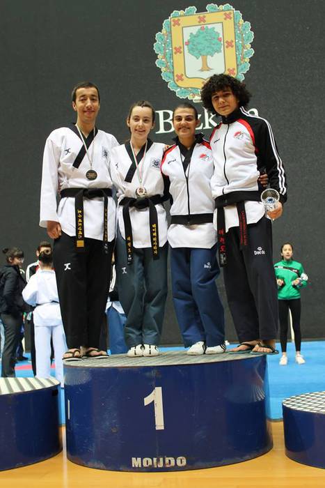 Urrezko bost domina lortu di 2 1519024061648