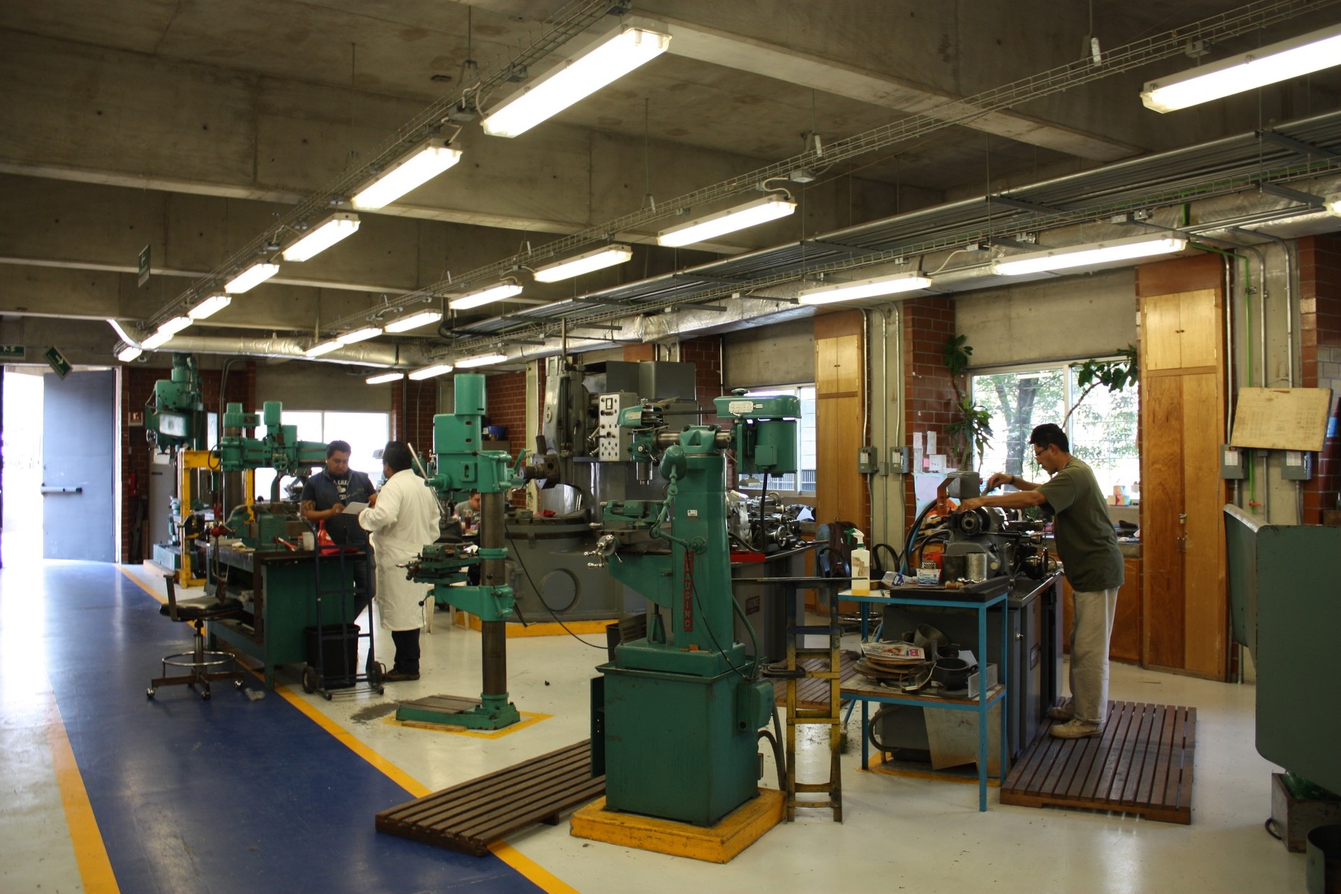 Elektromekanikari industriala