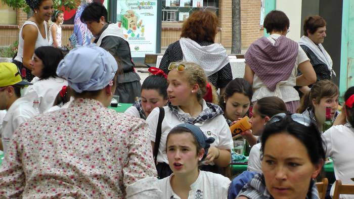 Dantza taldeak taldeak izan  169 1496056426217