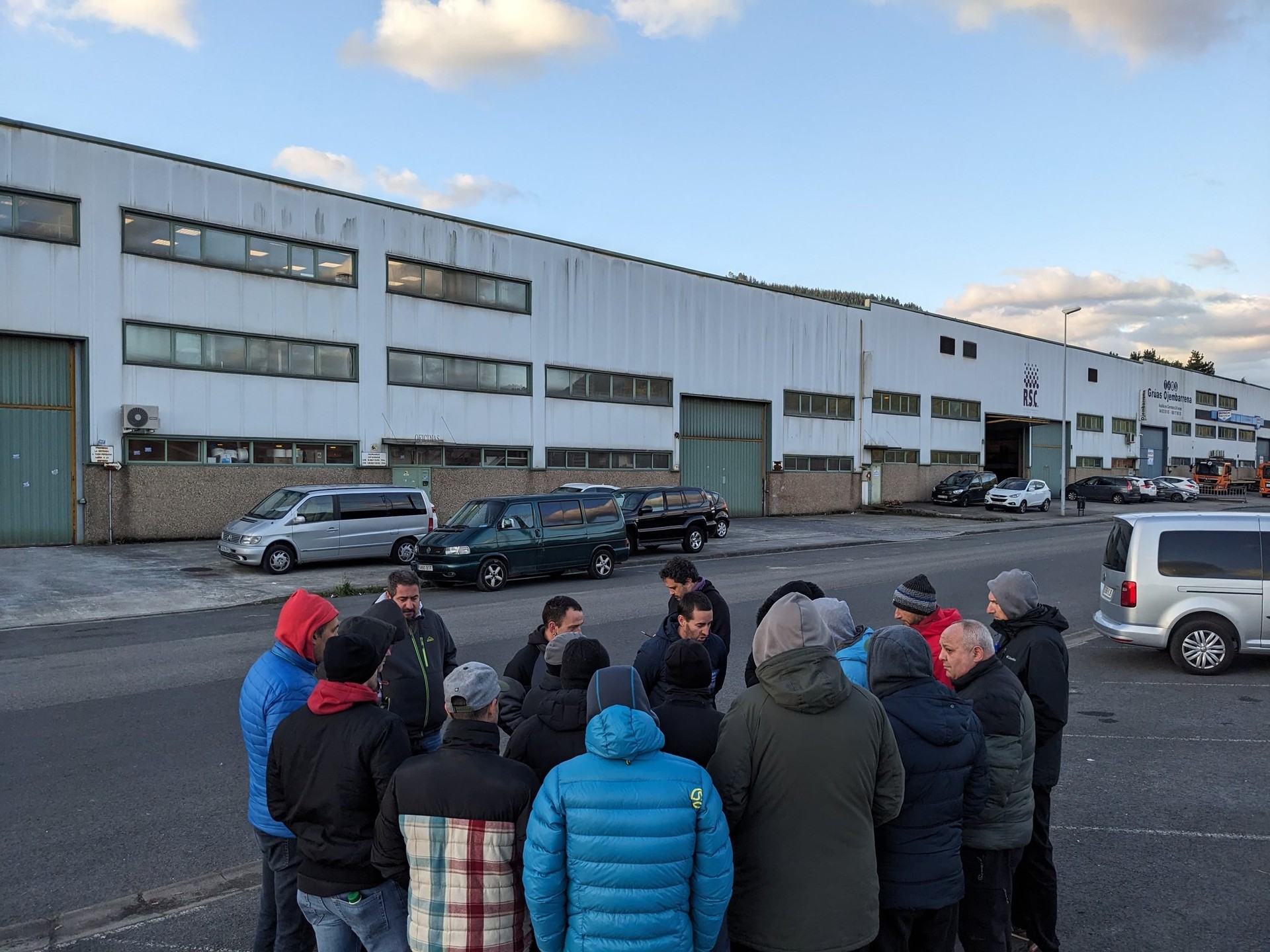 Lan ikuskaritza Imegarren egon da eta behargin bat topatu du grebalari baten lanpostua betetzen, LABek salatu duenez
