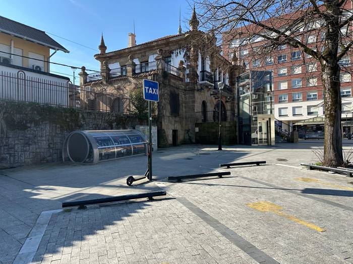 Abian dira mugikortasun urriko pertsonek taxia garraiobide alternatibo gisa erabil dezaten Aldundiak eskaintzen dituen laguntzak