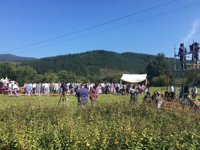 300 lagunek hartu dute parte Jose Arrueren margolanaren antzezpenean - 10