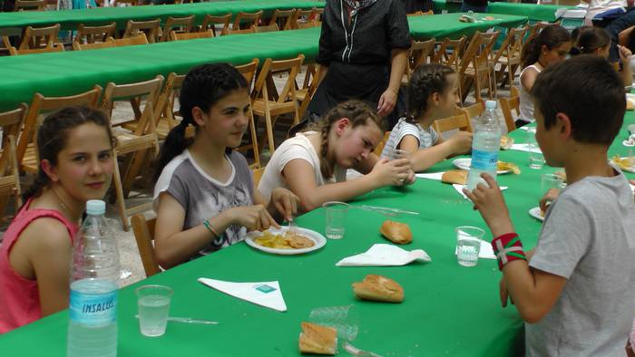 Dantza taldeak taldeak izan  29 1496041888519