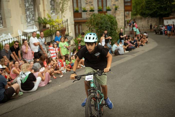 Bizikletak irudimenez jantzi 57 1757325817225