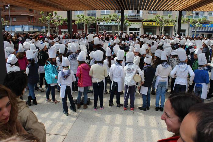 San Anton plazan egin dute u 10 1493306141958