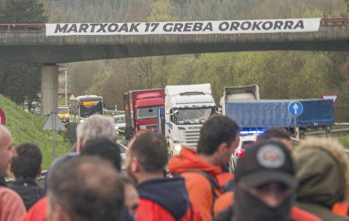 Nor zara zu oldarraldi honetan?