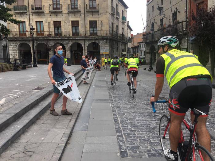 Bide bazterretan herritar ugarik animatu dituzte