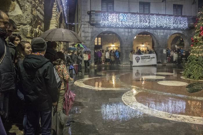 Jende ugarik salatu zuen atz 5 1513671007479