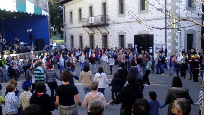 Adin guztiko lagunek parte h 37 1493565412636