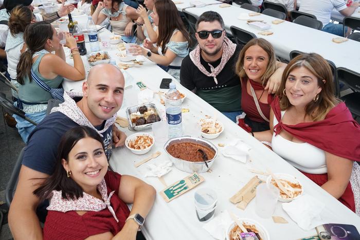 Jendetza batu da kuadrillen  72 1756403378342