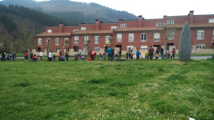 Elkarrekin aritu dira haur e 6 1489961275328