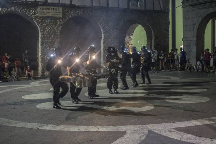 Deabru Beltzak taldeak gaua  18 1501492776969