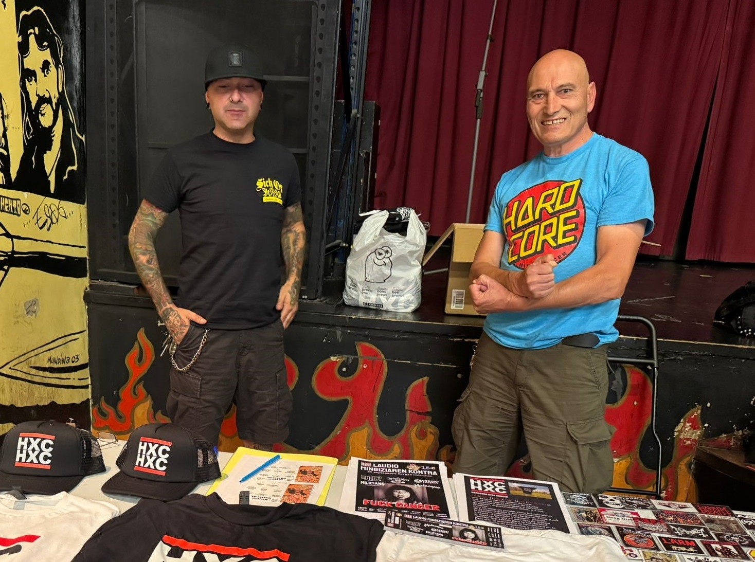 "Kontzertuaren egunean bertan saldu ohi ditugu Hardcore Hits Cancer-eko kamiseta guztiak"