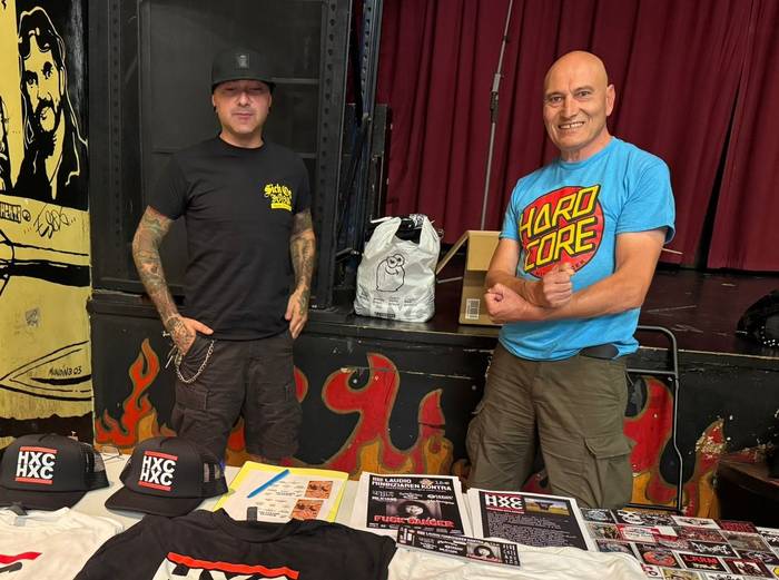 "Kontzertuaren egunean bertan saldu ohi ditugu Hardcore Hits Cancer-eko kamiseta guztiak"