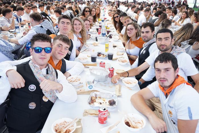 Jendetza batu da kuadrillen  18 1756401832185