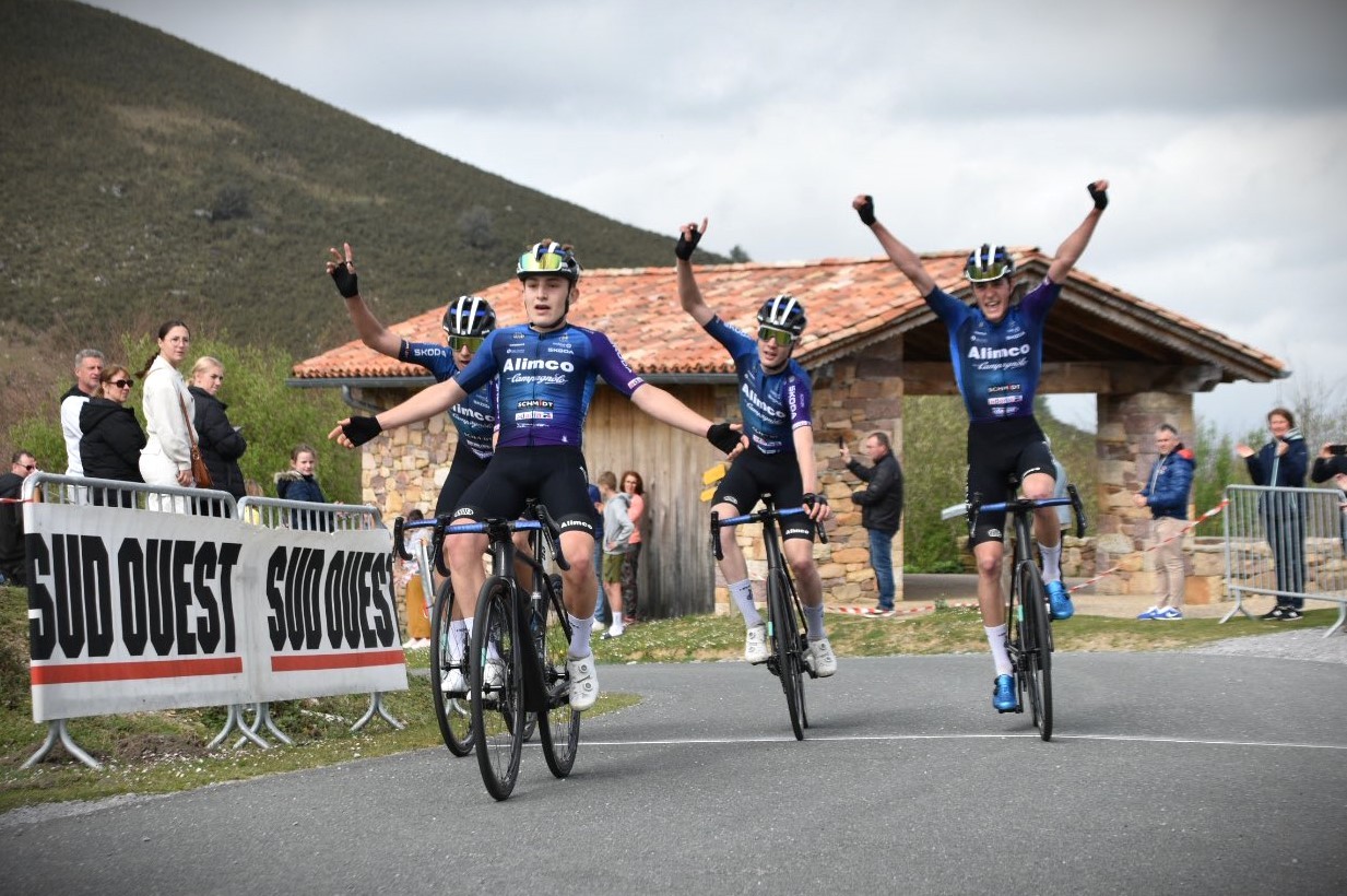 Iñigo Uriak irabazi zuen Lapurtarren Itzulia eta aiaraldearrek podium sorta eman diote jadanik Alimco Campagnolo taldeari