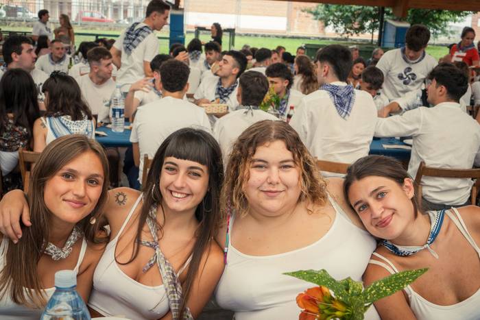 Ehunka lagun bildu dituzte j 133 1757018709045