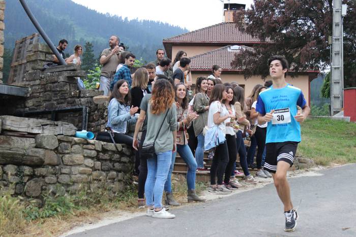 Auzoko mendiak zeharkatu zit 112 1498471730083