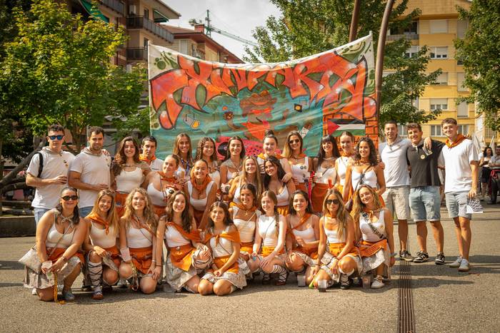 Festa-giro goria piztu du La 27 1755256978621