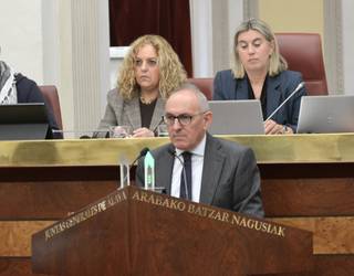 Ramiro Gonzalezek espero du Guardian enpresako lursailetan albiste onak gertatzea, baina ez du ziurtasunik eskaini