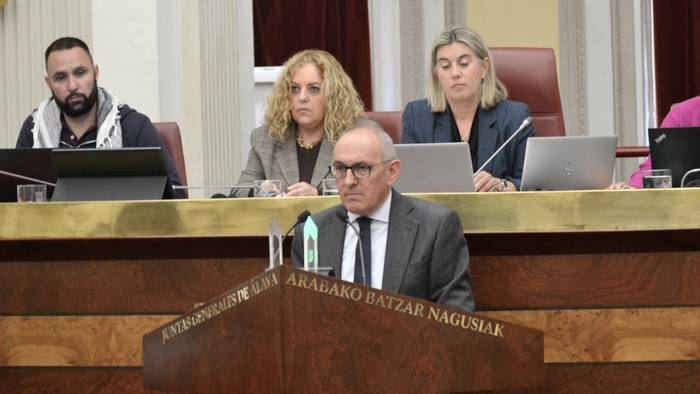 Ramiro Gonzalezek espero du Guardian enpresako lursailetan albiste onak gertatzea, baina ez du ziurtasunik eskaini