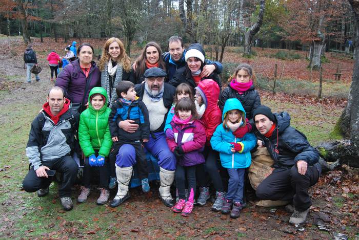 Olentzero hainbat lagunekin  13 1513585872103