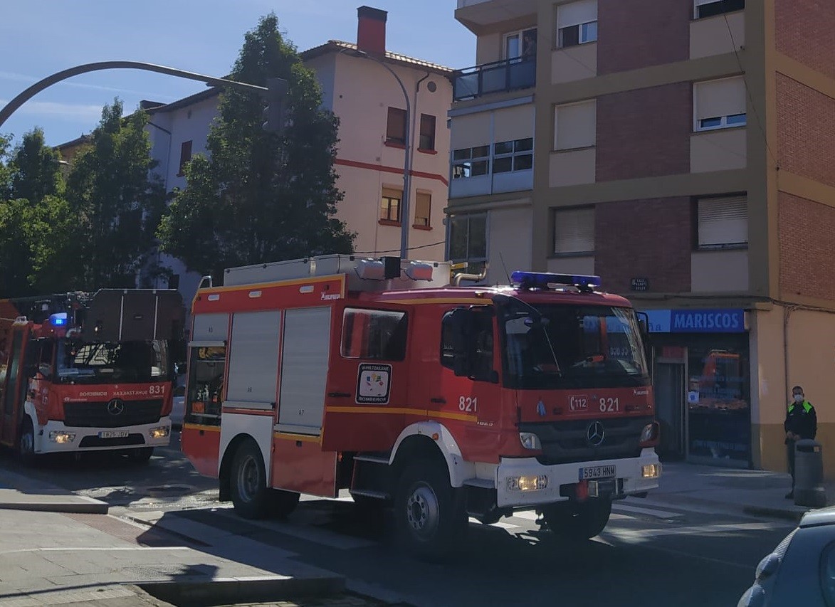 Etxebizitza batean piztutako sutea itzali dute eguerdian