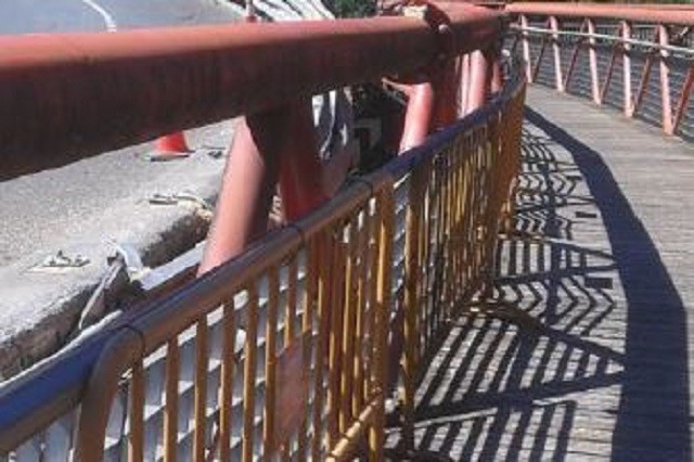 Nerbioiko Parke Linealeko pasarela ireki dute berriro, kamioiaren istripuaren ondorioz itxi eta gero