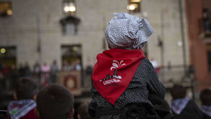 Otxomaioen burrunba ekaitzaren gainetik
