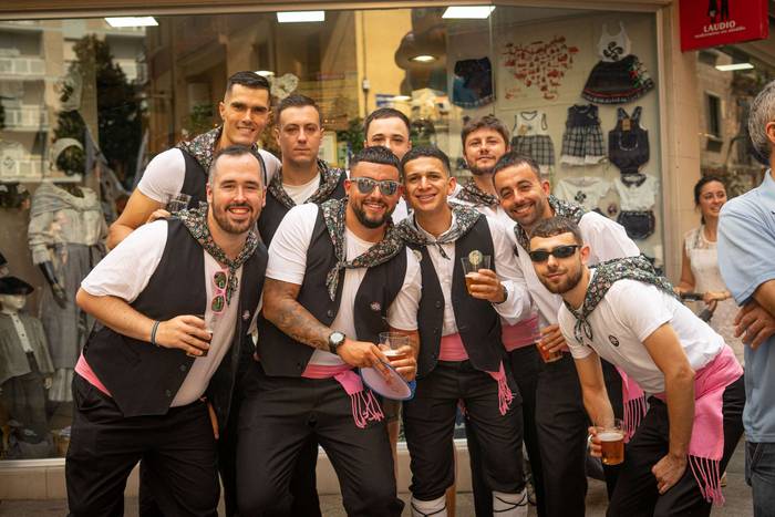 Festa-giro goria piztu du La 43 1755257010768