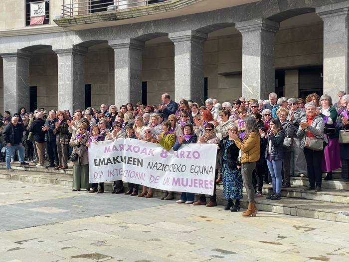 Feminismotik beste mundu bat 28 1772998197463