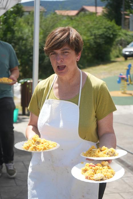 Zuhatzako jaietan paella iza 24 1753009912123