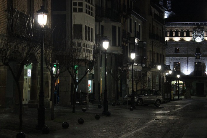 LED teknologira aldatzeko lanek aurrera darraite