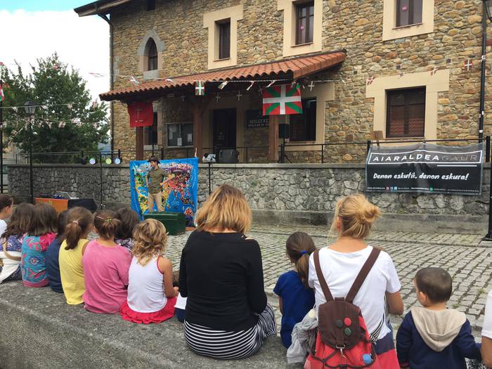 Auzokideez inguratuta piztu  10 1500054524628