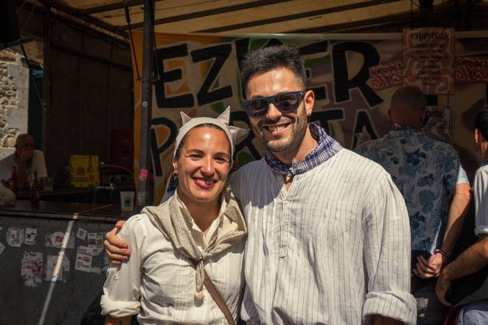 Ehunka lagun bildu dituzte j 14 1757018360413