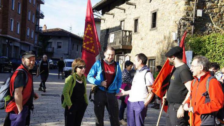 Untzuetako Nafar Gazteluan mugarria jarri dute