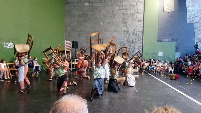 Oinkari dantza taldeak "Sagartu" ikuskizuna eskaini zuen ostiralean - 7