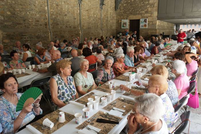 Atzoko gazteen bazkariak ehu 15 1755463252629