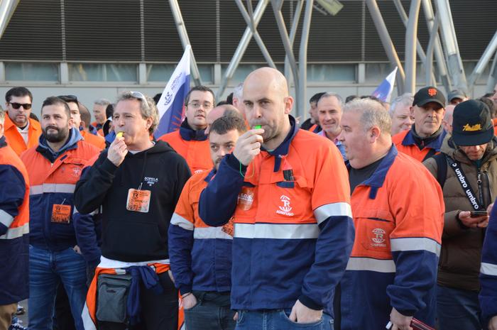 Tubos Reunidoseko langileek  5 1772101036193